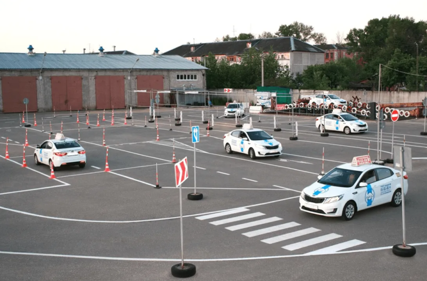  У Києві керівникам автошкіл пред’явили підозру у фіктивному навчанні водіїв