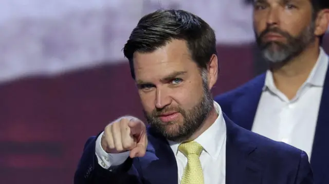  Заява віцепрезидента США Джей Ді Венса щодо коментарів Зеленського про Трампа: Критика і поради щодо взаємодії з адміністрацією США